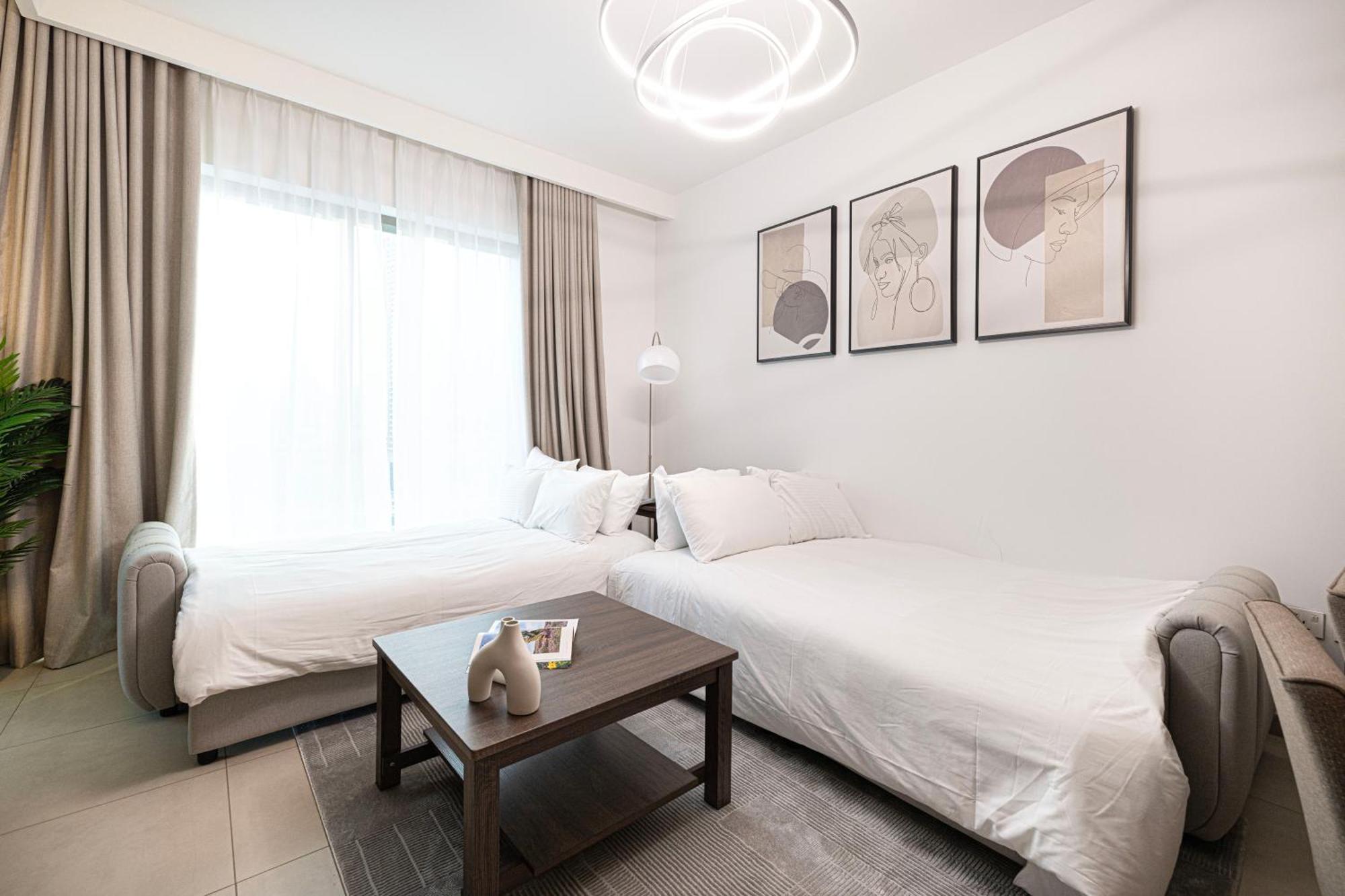 Apartment Fresh New 2 Bedroom! Amazing Burj Khalifa View! 5-star Pool & Gym Access!