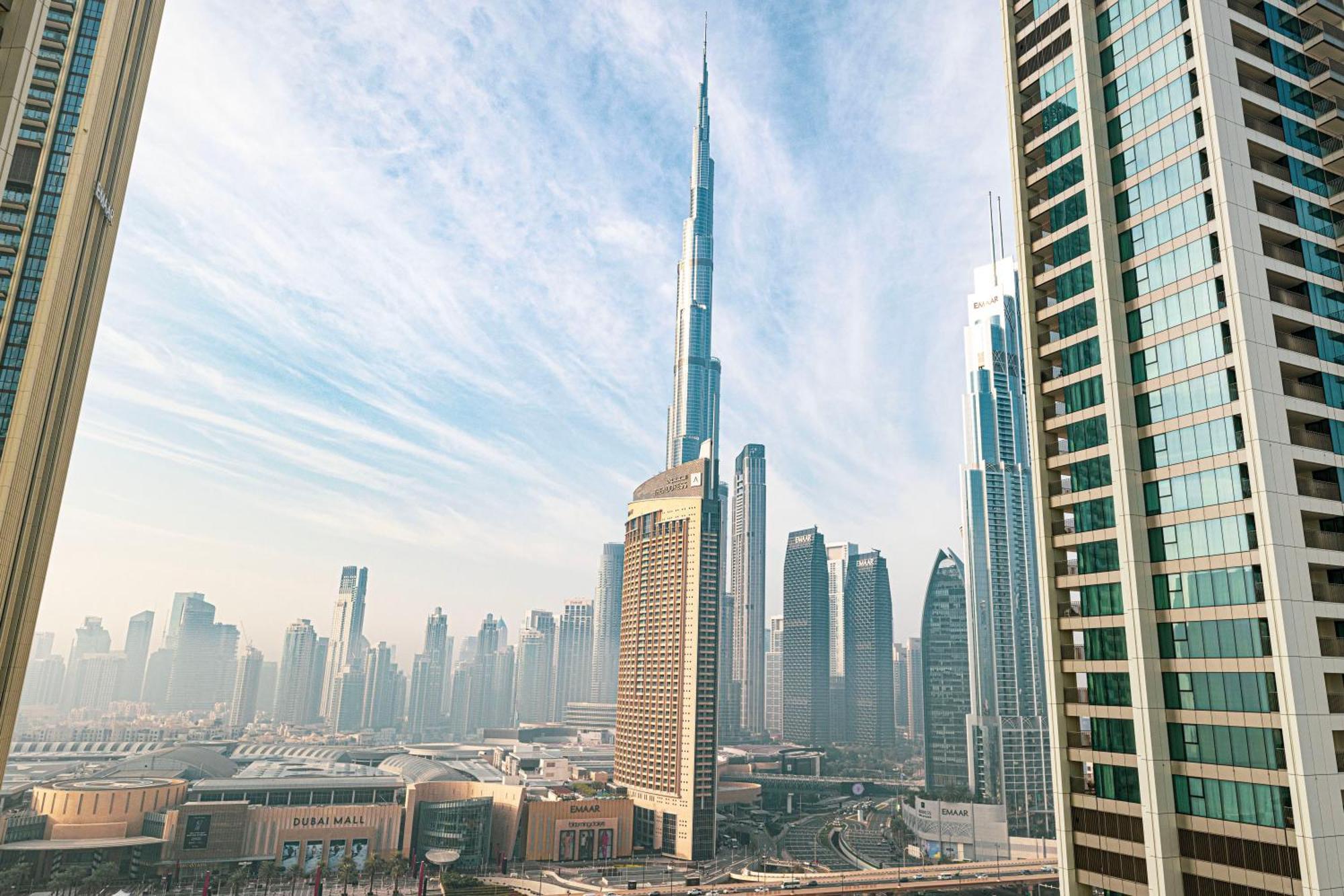 Apartment Fresh New 2 Bedroom! Amazing Burj Khalifa View! 5-star Pool & Gym Access! Dubai