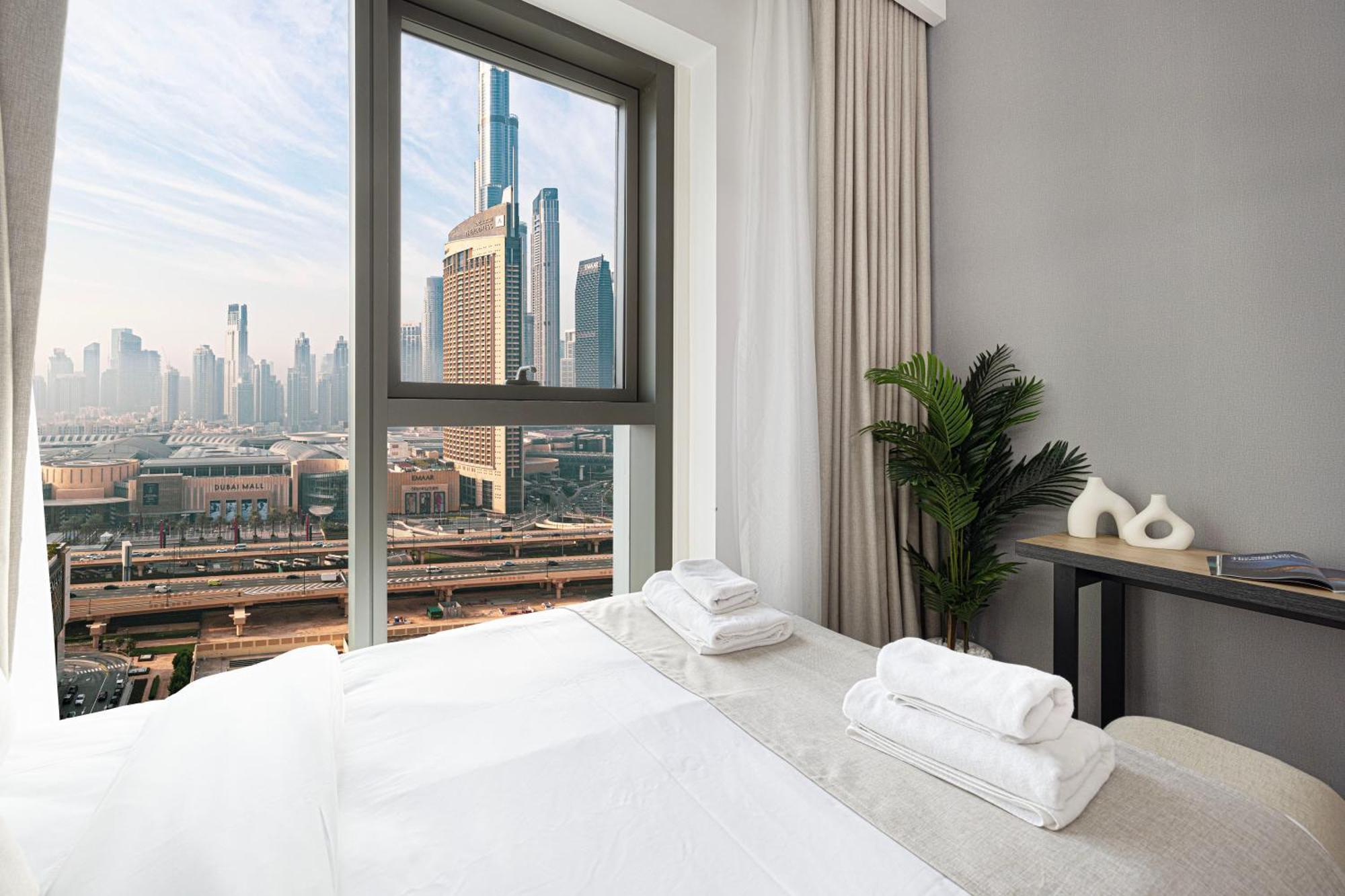 Apartment Fresh New 2 Bedroom! Amazing Burj Khalifa View! 5-star Pool & Gym Access!