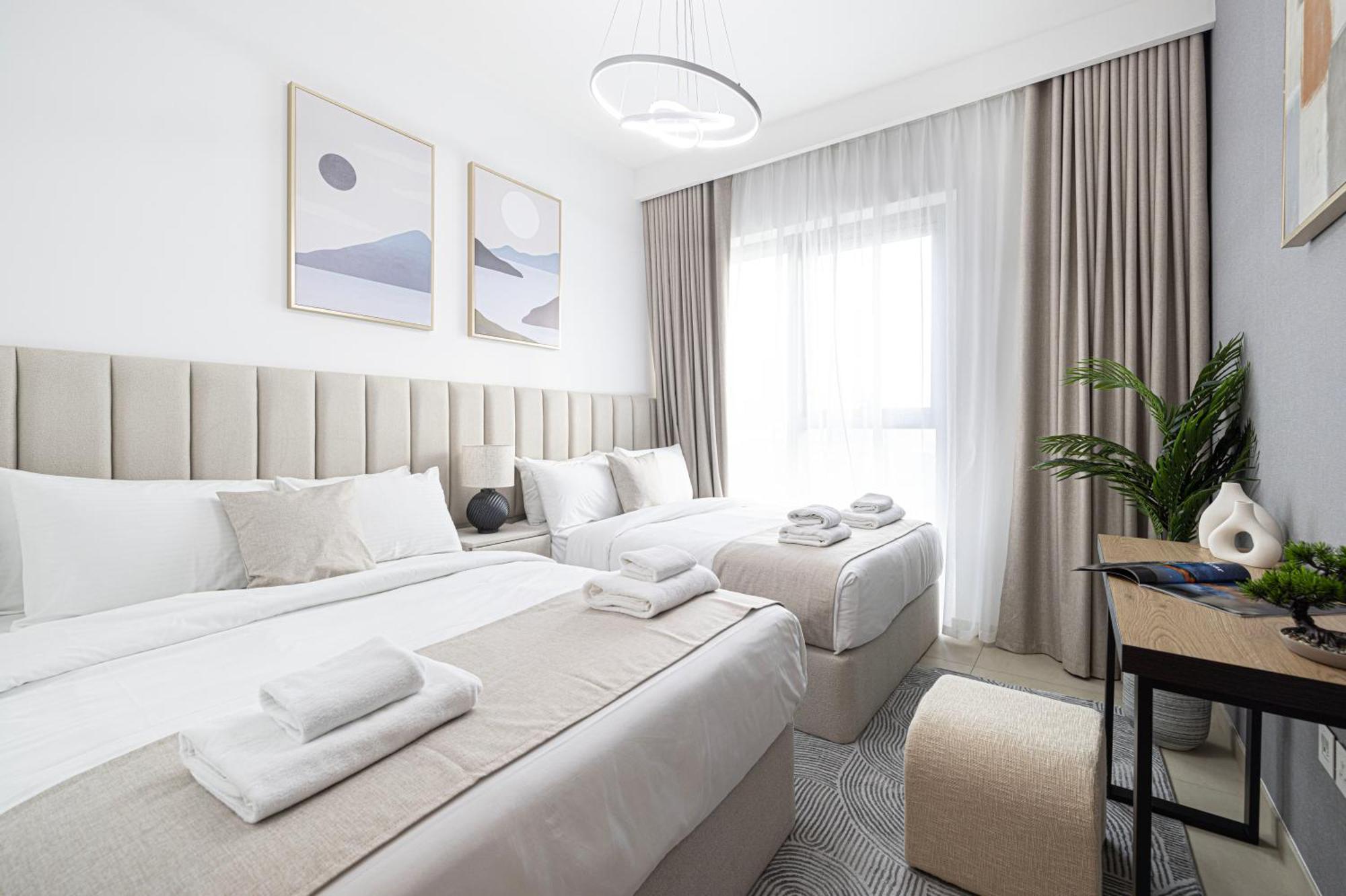Fresh New 2 Bedroom! Amazing Burj Khalifa View! 5-star Pool & Gym Access! Apartment *