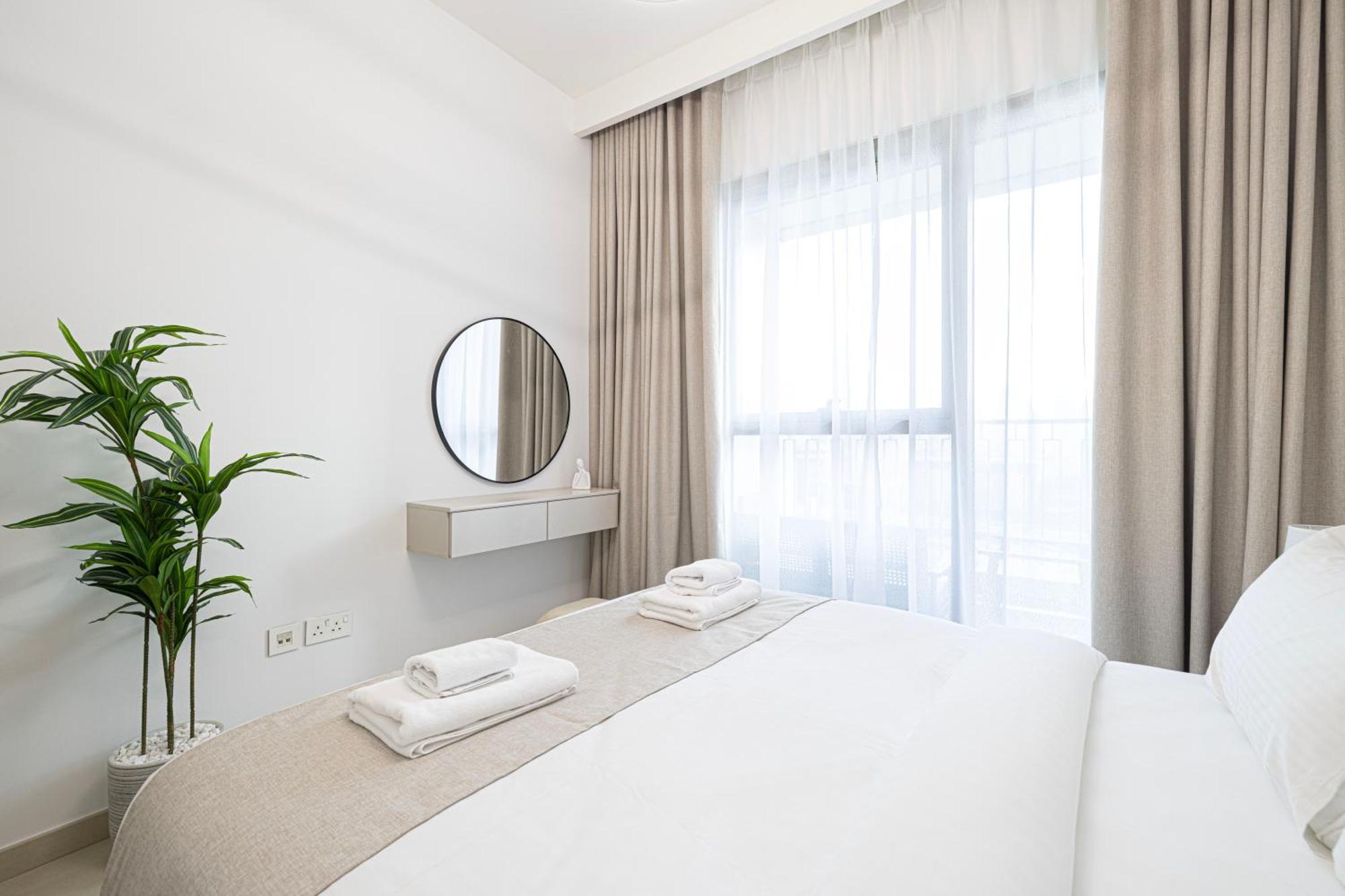 Fresh New 2 Bedroom! Amazing Burj Khalifa View! 5-star Pool & Gym Access! Apartment